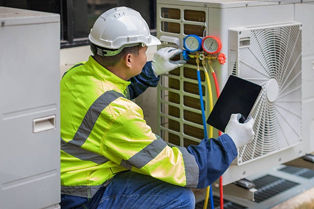 Professional Hvac technician working in Riverview, MI